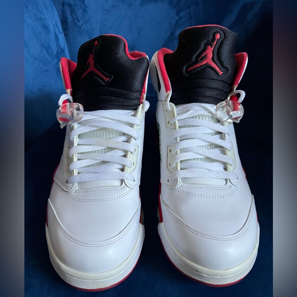 fire red jordan 5 2013 10 year classic verryyy goood condition